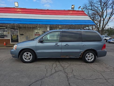 Used 2004 Ford Freestar SEL image 2
