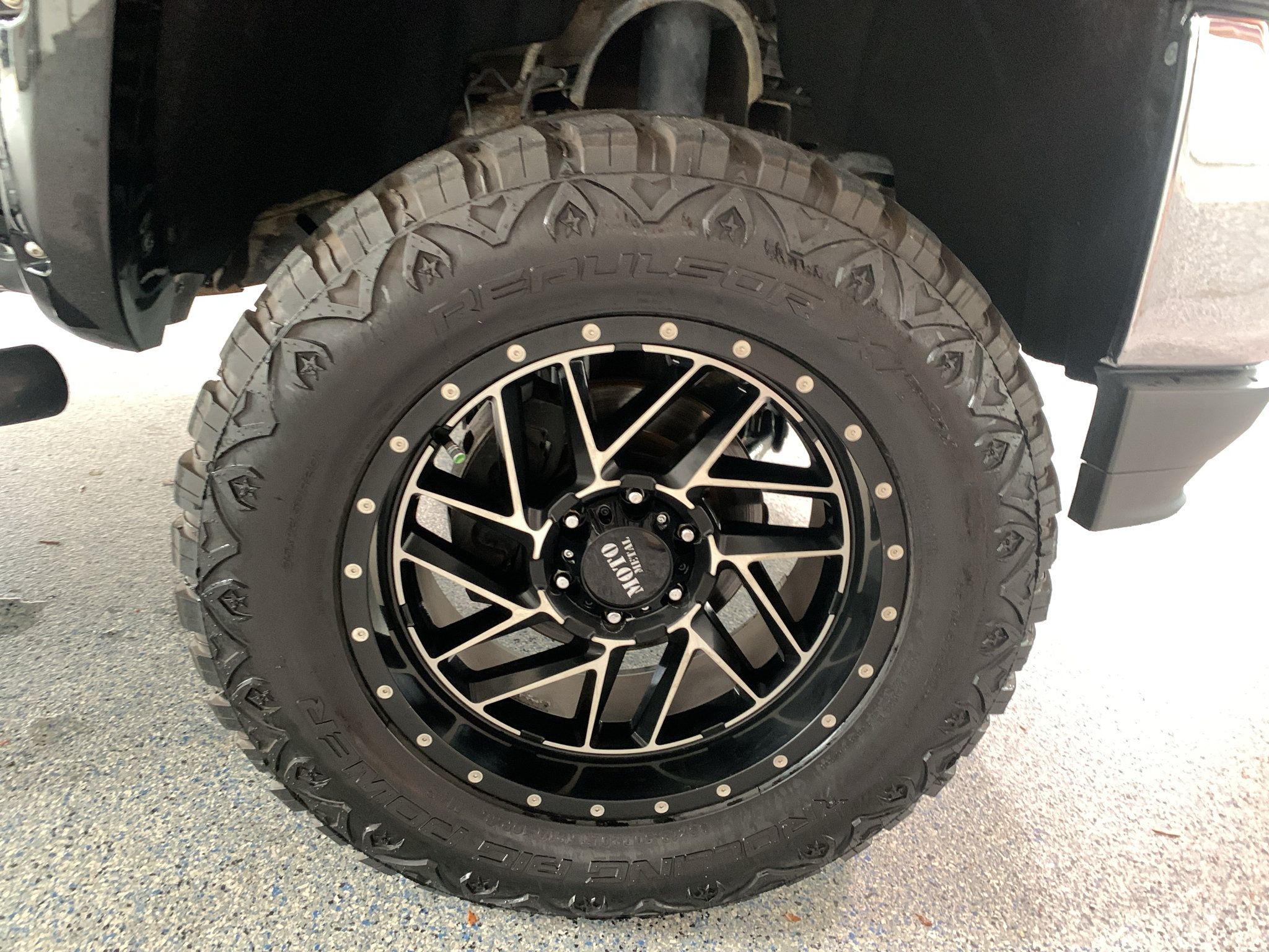 Used 2018 Chevrolet Silverado 1500 LT AWD/4WD image 31