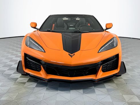 Used 2023 Chevrolet Corvette Z06 w/ Z07 Performance Package RWD image 2