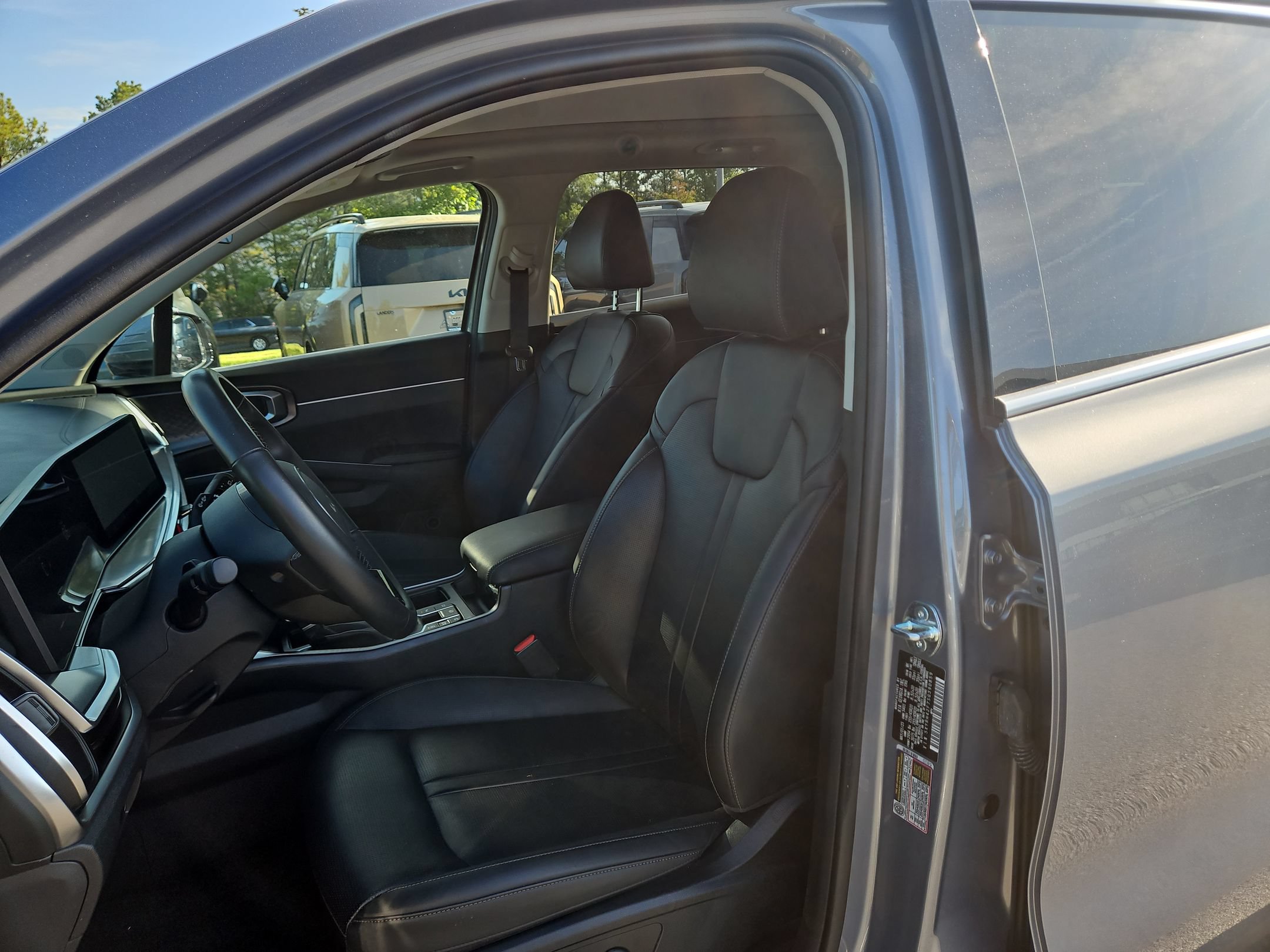 Used 2025 Kia Sorento EX w/ Panoramic Sunroof Package FWD image 22