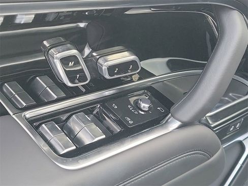 New 2025 Land Rover Range Rover SE image 24