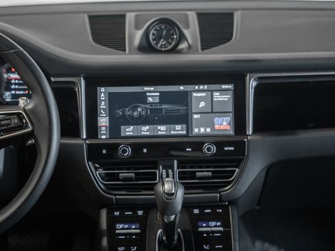 Used 2022 Porsche Macan AWD/4WD image 19