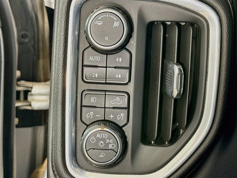 Used 2019 Chevrolet Silverado 1500 LT Trail Boss AWD/4WD image 10