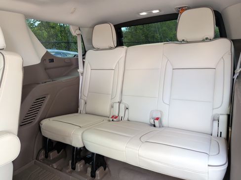 Used 2022 GMC Yukon Denali RWD image 37