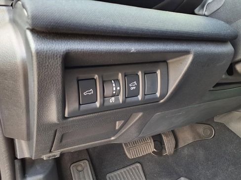 Used 2025 Subaru Outback Premium w/ Popular Package #1A image 9