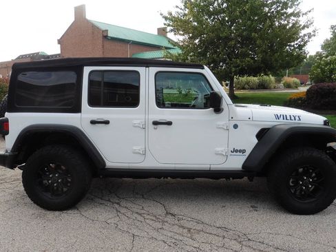 Used 2024 Jeep Wrangler Unlimited AWD/4WD image 15