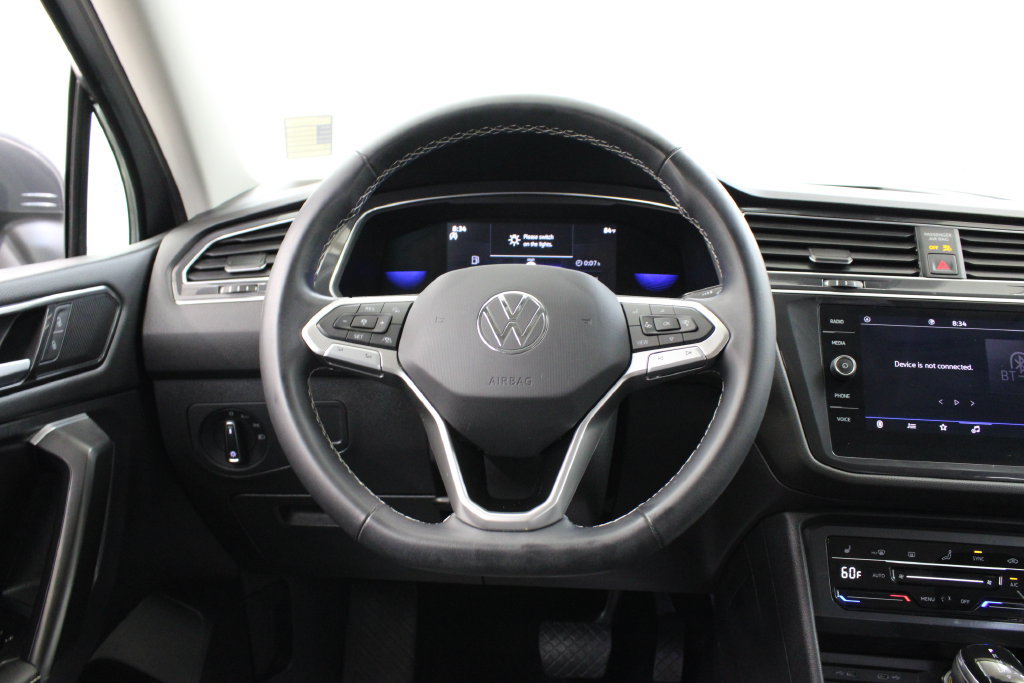Certified 2022 Volkswagen Tiguan SE FWD image 21