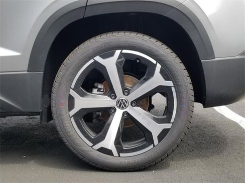 New 2025 Volkswagen Taos SEL image 12
