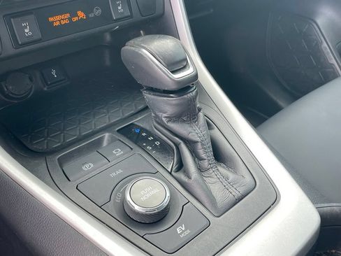 Used 2021 Toyota RAV4 XSE AWD/4WD image 17