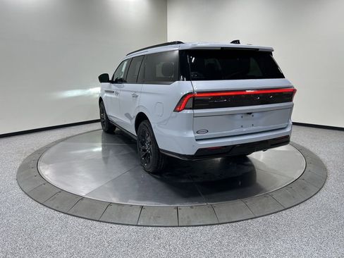 New 2026 Lincoln Navigator Reserve AWD/4WD image 8