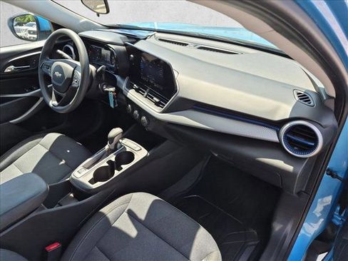 Used 2025 Chevrolet Trax LS w/ LS Convenience Package FWD image 27