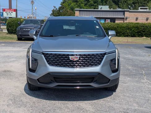 Used 2025 Cadillac XT4 Premium Luxury FWD image 2