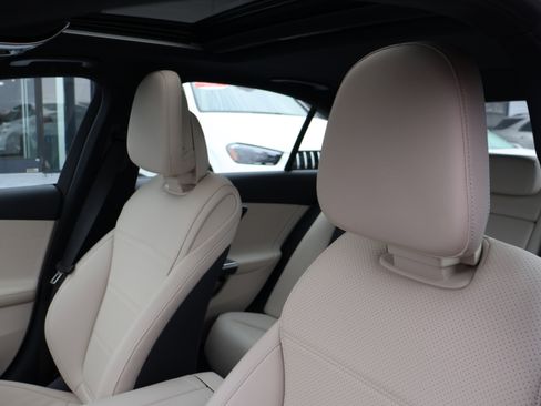 Used 2023 Mercedes-Benz C 300 4MATIC Sedan image 11