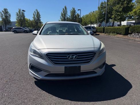 Used 2017 Hyundai Sonata SE FWD image 2