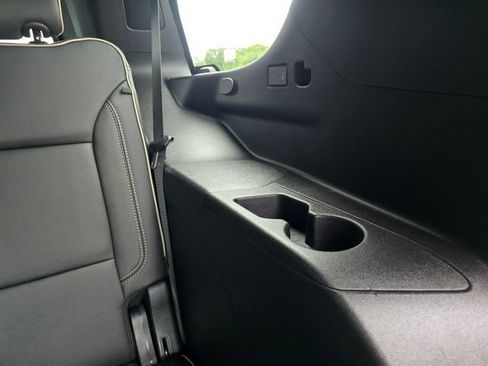 Used 2025 GMC Yukon Elevation w/ LPO, Elevation Black Package RWD image 35