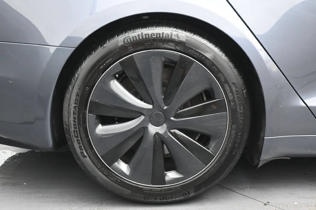 Used 2022 Tesla Model S AWD/4WD image 34