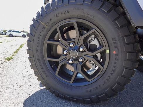 New 2025 Jeep Gladiator Sport image 13