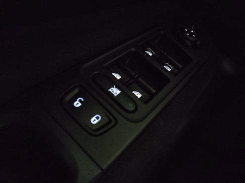 Used 2019 Jeep Renegade Latitude w/ Cold Weather Group image 27