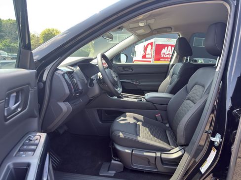 Certified 2025 Nissan Pathfinder S AWD/4WD image 11