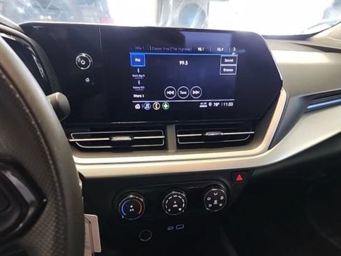 Used 2025 Chevrolet Trax LS FWD image 4