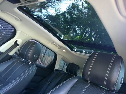 Used 2019 Land Rover Range Rover Velar S AWD/4WD image 32