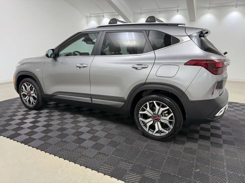 Used 2023 Kia Seltos SX w/ SX Sunroof Package image 5