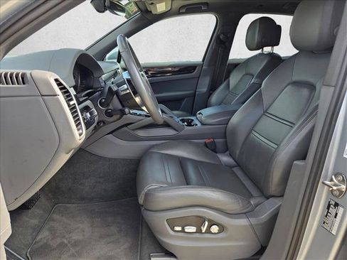 Used 2020 Porsche Cayenne image 17