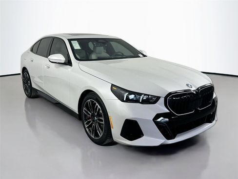 Certified 2026 BMW 530i xDrive w/ M Sport Package AWD/4WD image 3