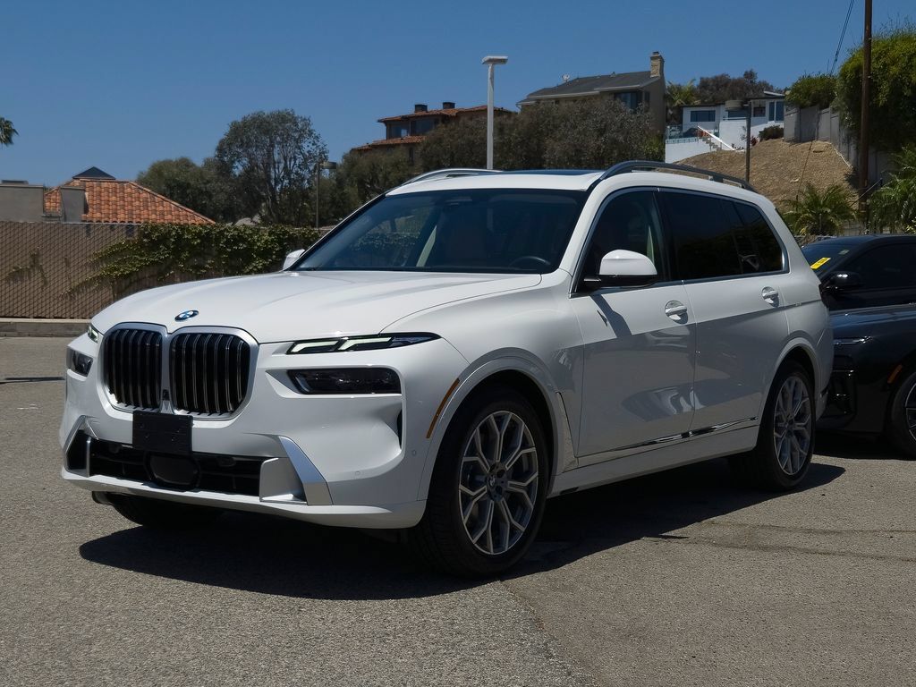 Used 2024 BMW X7 xDrive40i w/ Parking Assistance Package AWD/4WD image 2