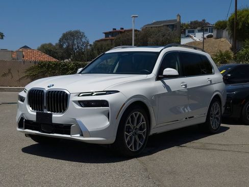 Used 2024 BMW X7 xDrive40i w/ Parking Assistance Package AWD/4WD image 2