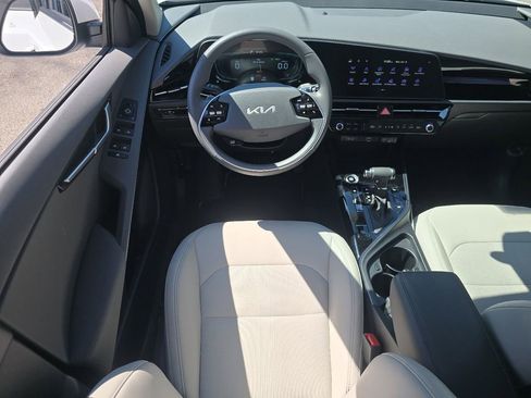 Certified 2025 Kia Niro EX FWD image 24