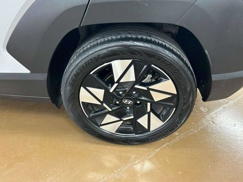 Used 2025 Hyundai Kona SEL FWD image 12