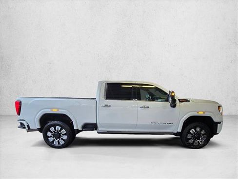 Used 2025 GMC Sierra 2500 Denali w/ Denali Reserve Package AWD/4WD image 4