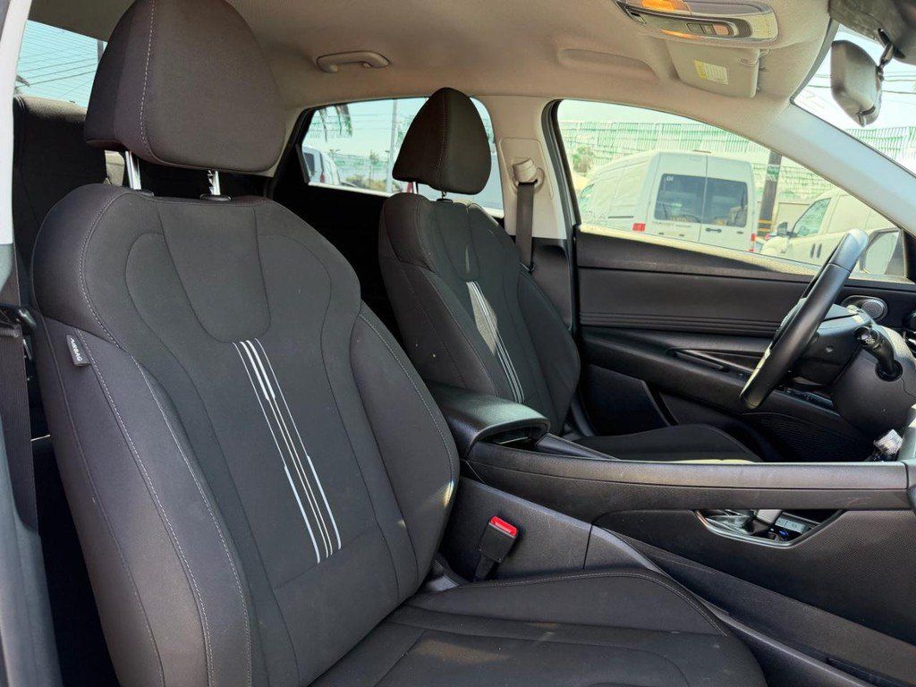 Used 2023 Hyundai Elantra SEL w/ Convenience Package FWD image 22