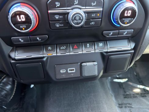 Used 2022 Chevrolet Silverado 1500 LT RWD image 32