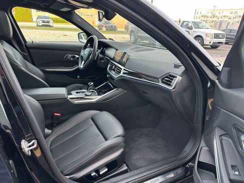 Used 2022 BMW 330i xDrive Sedan w/ Driving Assistance Package image 17