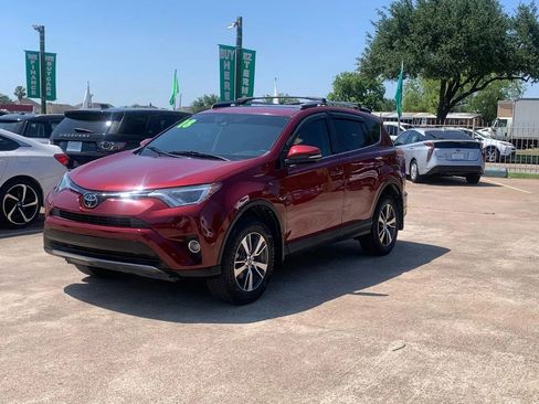 Used 2018 Toyota RAV4 XLE w/ Plus Extra Value Package FWD image 4