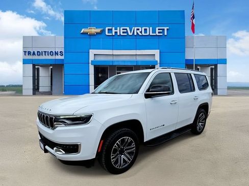 Used 2024 Jeep Wagoneer Series II w/ Flexible Seating Group RWD image 5