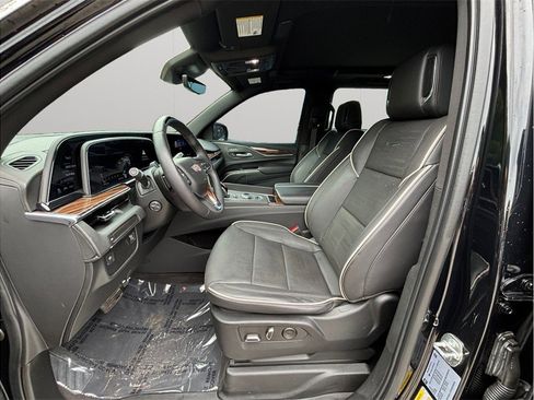 Used 2023 Cadillac Escalade ESV Premium Luxury RWD image 2