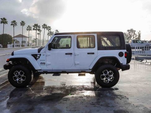 Used 2019 Jeep Wrangler Unlimited Sahara AWD/4WD image 14
