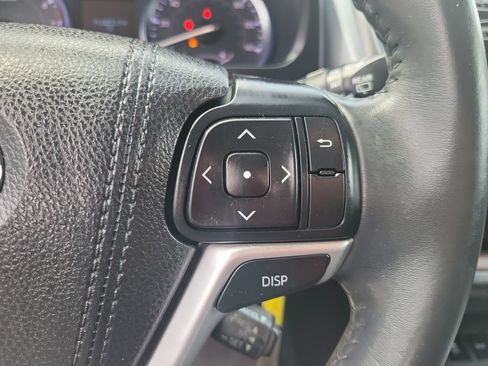 Used 2016 Toyota Highlander Plus FWD image 20