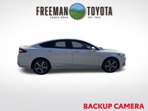 Used 2016 Ford Fusion SE FWD image 4