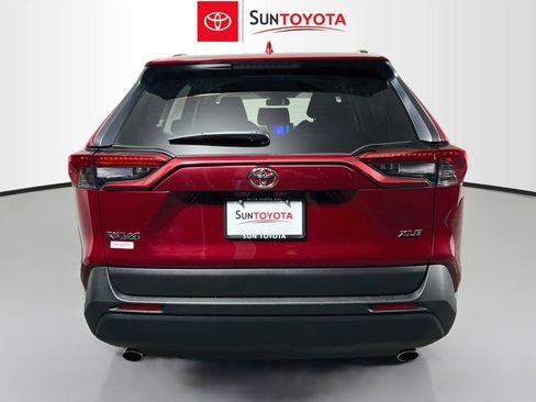 Used 2025 Toyota RAV4 XLE FWD image 5