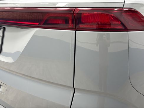 Used 2024 Kia Carnival EX FWD image 39
