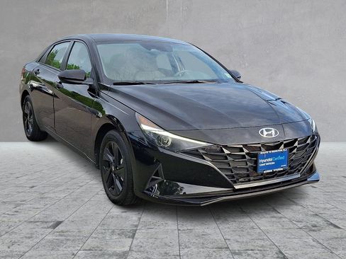 Certified 2023 Hyundai Elantra SEL FWD image 3