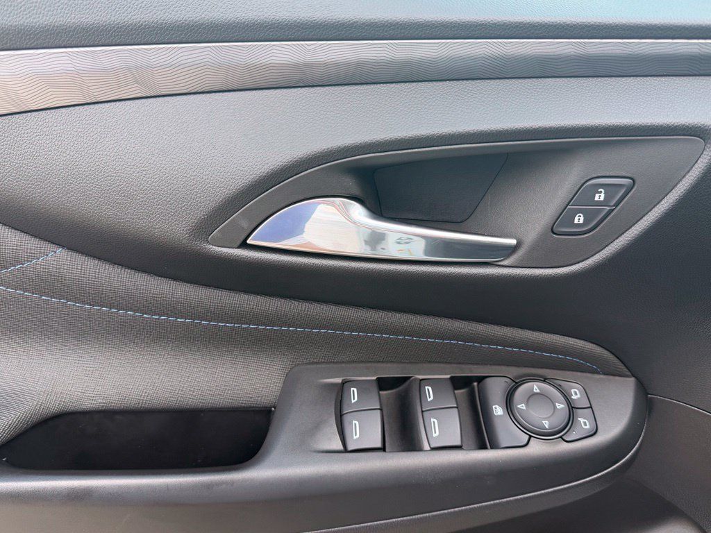 Used 2025 Buick Envista Sport Touring w/ Convenience I Package FWD image 19