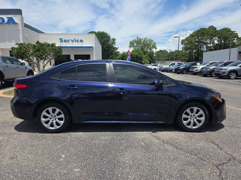 Used 2023 Toyota Corolla LE FWD image 3