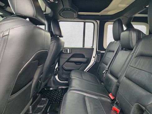 Used 2018 Jeep Wrangler Unlimited Sahara image 15