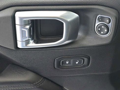 Used 2023 Jeep Wrangler Unlimited Sahara image 22