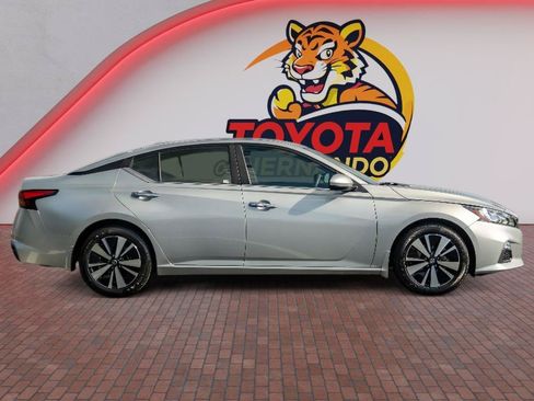 Used 2022 Nissan Altima 2.5 SV FWD image 4